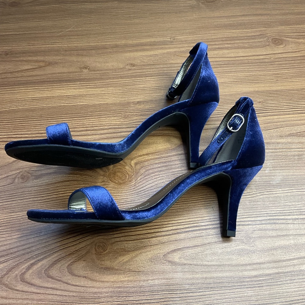 Navy electric Blue Velvet Heels with ankle strap size 8